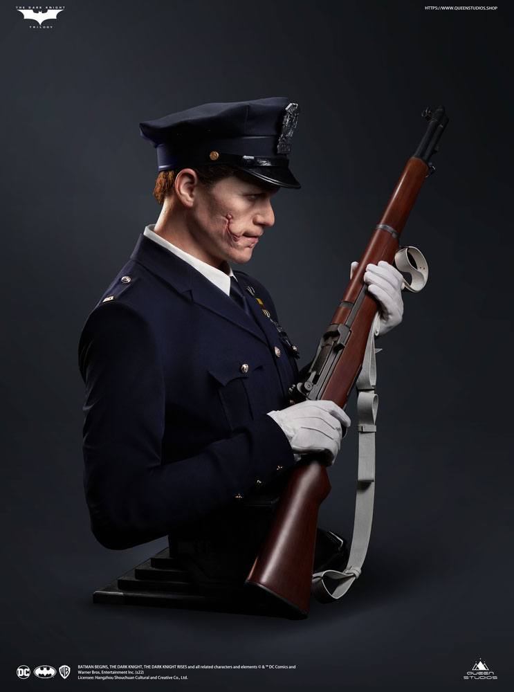 The Dark Knight busto 1:1 The Joker (uniforme della polizia) 87 cm