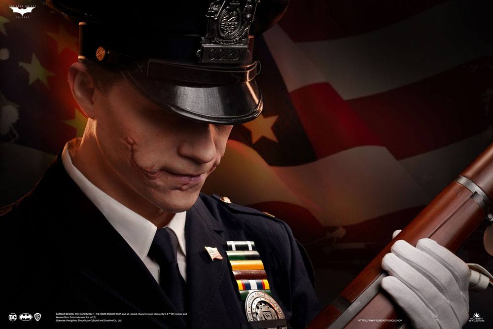 The Dark Knight busto 1:1 The Joker (uniforme della polizia) 87 cm