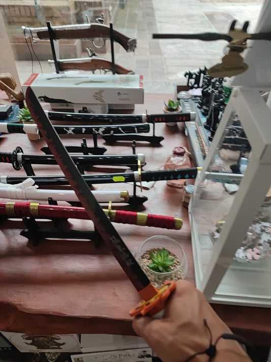 Mini katana Rengoku Demon Slayer decorativa